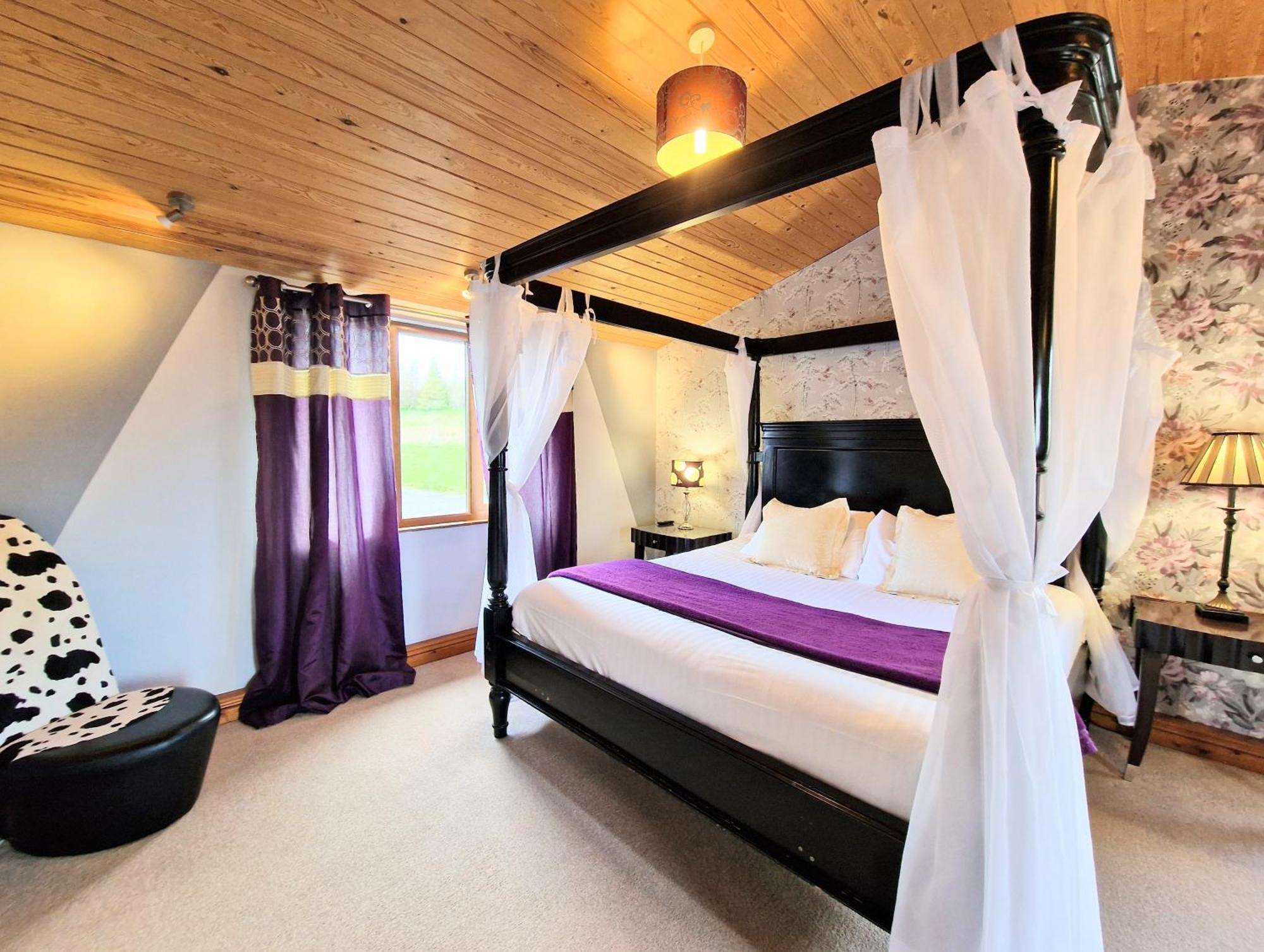 Ochil 8 With Private Hot Tub - Fife - Loch Leven - Lomond Hills Vila Kelty Exterior foto