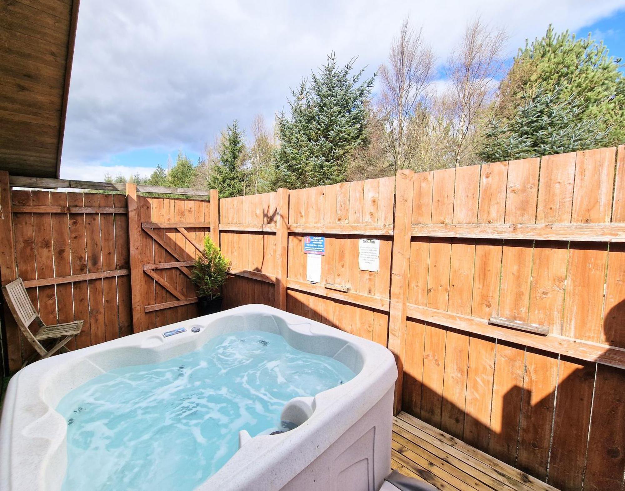 Ochil 8 With Private Hot Tub - Fife - Loch Leven - Lomond Hills Vila Kelty Exterior foto
