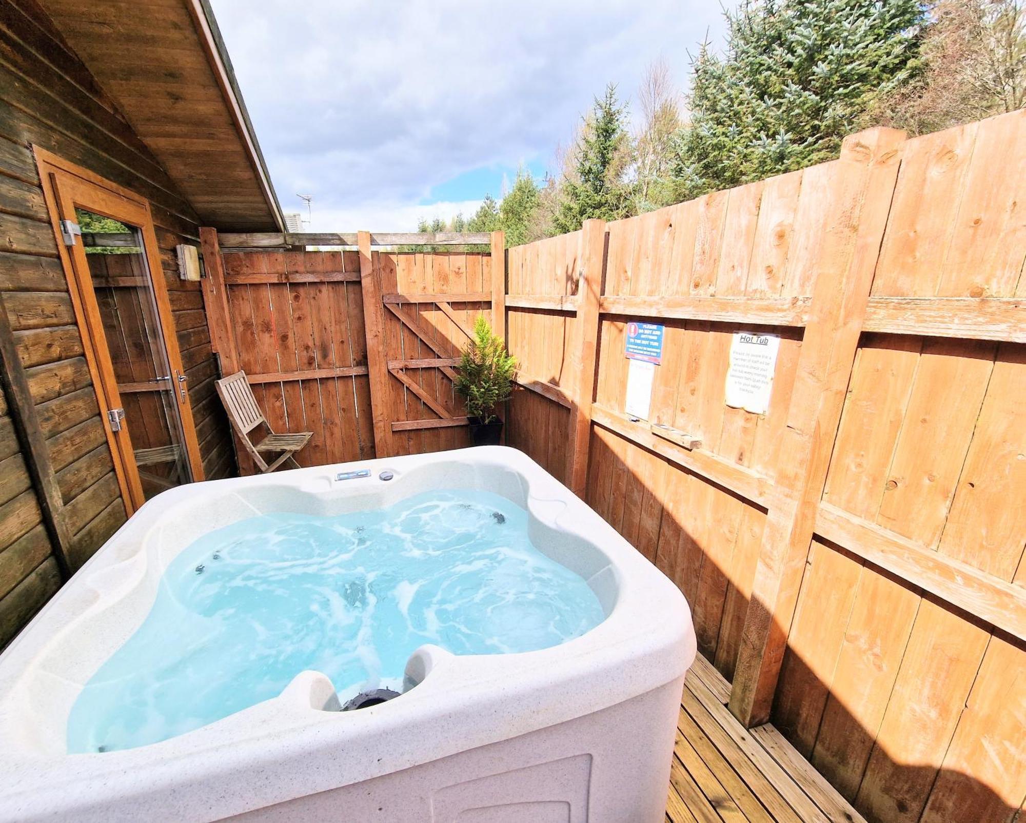 Ochil 8 With Private Hot Tub - Fife - Loch Leven - Lomond Hills Vila Kelty Exterior foto